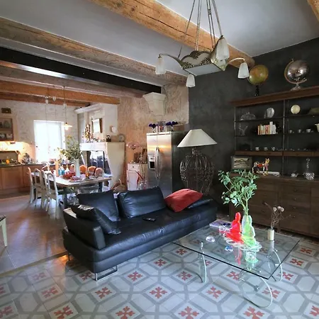 Maison Des Arts Guest house