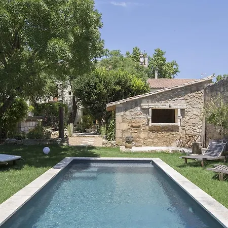 Maison Des Baux Arts *