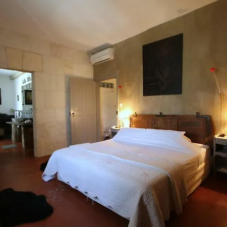 Maison Des Baux Arts *
